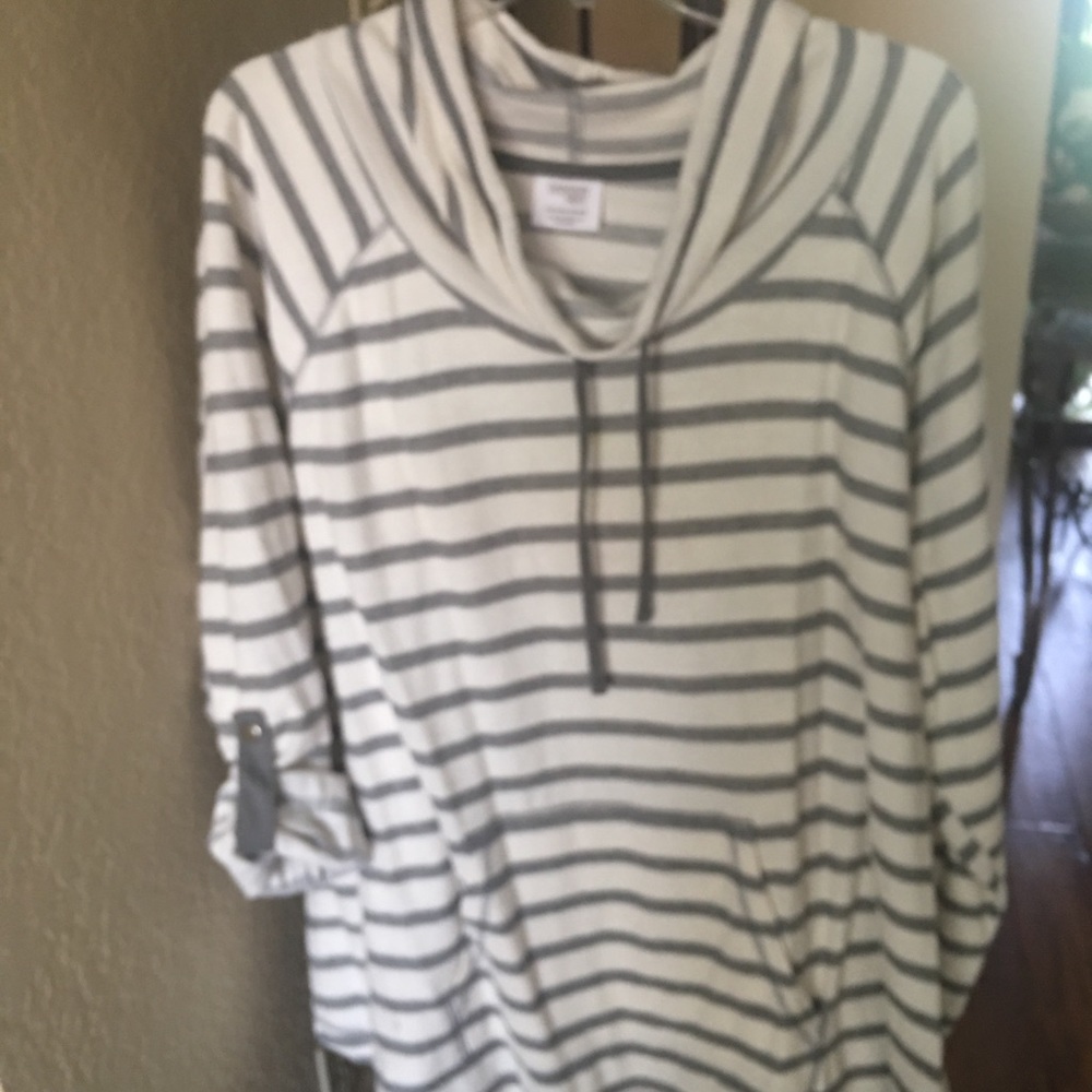 Pullover gray and cream stripe . Long or 3/4